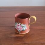 Caneca Decorativa de Metal Pintada à Mão - Marrom
